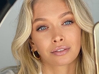 Брежнева в корсете поведала, что ей "помогает настроиться на позитивные вибрации"