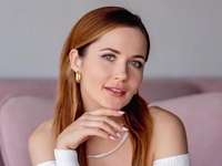 "Жизнь – короткий спектакль": Денисенко в чулках поведала о тяготах актерства