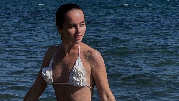 Ляшук из 10-го Холостяка показала матери океан и снялась в купальнике