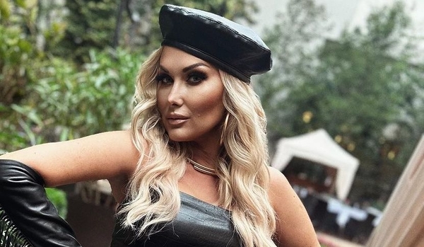 Бужинская показала бюст в Германии и написала об отношениях