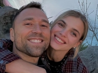 Бывший «Холостяк» Макс Михайлюк сообщил о второй беременности жены-модели