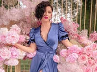 Оля Цибульская призналась, сколько зарабатывает на проведении свадеб во время войны