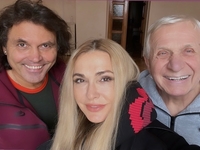 Сумская повеселила подписчиков встречей с теперешним и бывшим мужьями