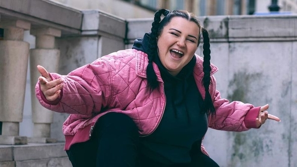 Alyona Alyona показала детские фото и вспомнила о традициях родного села