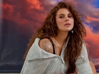 Солистка KAZKA Зарицкая рассказала, на чем зарабатывает во время войны