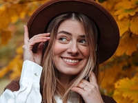 Звезда Папика Петрожицкая показала "невероятно живые" кадры осенней прогулки