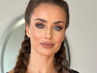 Мишина показала, как она в коротком розовом топе оседлала боксерскую грушу