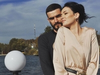 Анастасия Приходько показала фото поцелуя с мужем