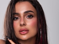 "Очевидно, ты хочешь меня": Тринчер возмутила подписчиков показом ягодиц и груди