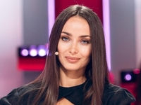 Мишина показала фото из Дубая в купальнике и написала про воду за 5 долларов