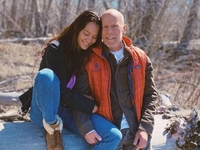 Жена Брюса Уиллиса жестко высказалась о «шумихе» вокруг смерти Мэттью Перри