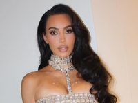 Ким Кардашьян в нижнем белье показала жаркие объятия с питоном