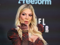 Тори Спеллинг застукали за поцелуями с новым бойфрендом после расставания с мужем