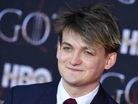 Звезда «Игры престолов» Джек Глисон в вышиванке зачитал стих украинского поэта — видео