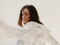 Мейхер заполнила опустевшую страницу телодвижениями, получила похвалу и критику