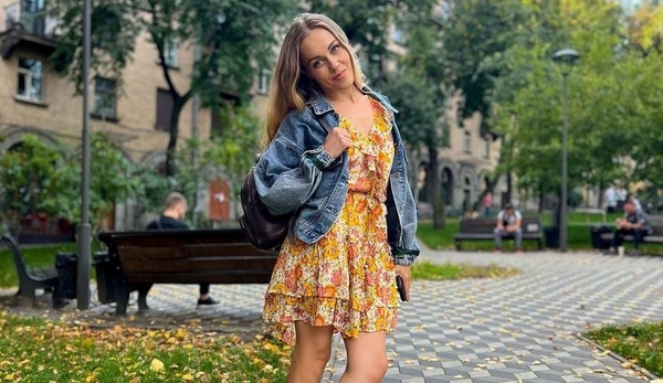 Alyosha показала, как выглядела с длинными волосами 20 лет назад