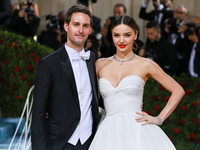 Миранда Керр показала фото с моментом ее первой встречи со вторым мужем