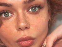 Гросу показалась в облегающем платье и отметила, какой знак зодиака любит