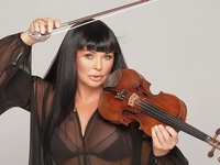 Ассия Ахат сверкнула бюстом и назвала последствие перехода Луны в знак Водолея