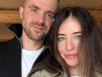 Дорофеева показала отдых с Кацуриным, камином, чаем и заснеженными горами