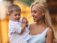 Квіткова показала, як на ній тупцює син від Добриніна