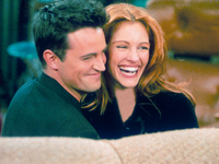 Джулия Робертс впервые высказалась о смерти Мэттью Перри, с которым была в отношениях в 90-х