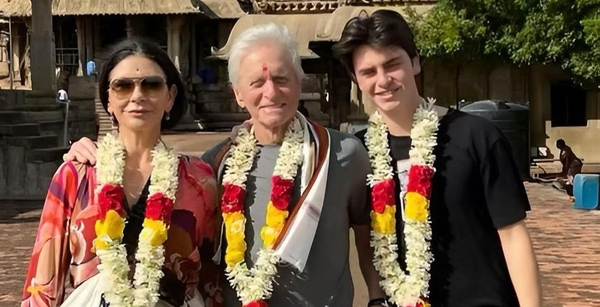 Майкл Дуглас и Кэтрин Зета-Джонс устроили "осмотр достопримечательностей" в Индии