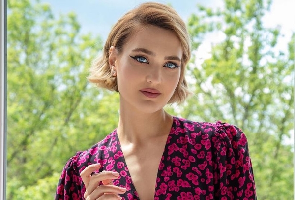 Кекелия показала детское фото у елки и вспомнила о Рождестве в родном Харькове