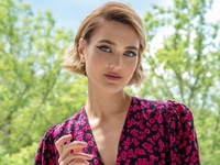 Кекелия показала детское фото у елки и вспомнила о Рождестве в родном Харькове