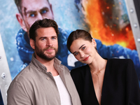 Экс-муж Майли Сайрус совершил редкий публичный выход с новой девушкой