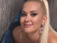 Бужинська показала майже 7-річного сина, якого публіка сплутала з її донькою