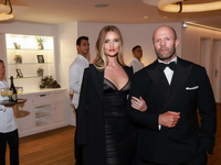 Гантінгтон-Вайтлі показала дітей від Джейсона Стейтема біля новорічної ялинки