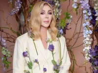 Ірина Білик знялася біля новорічної ялинки із 8-річним сином