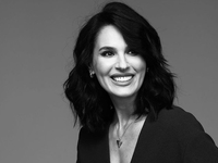 До и после: Ефросинина показала, как макияж меняет ее внешность