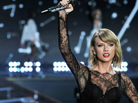 Превзошла «короля рок-н-ролла»: Тейлор Свифт побила рекорд Элвиса Пресли