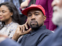 Канье Уэст удивил публику фото с полуголой моделью