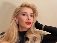 Ексвіагрянка Міша Романова в обтислому вбранні показала сина, що підріс