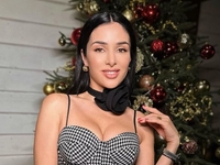 Огневич показала ванну и чистку зубов, но внимание приковала ее фаллическая свеча