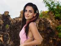 Тринчер показала "своего мужика", который вывез ее на отдых за границу