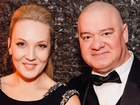 Дружина Кошового показала нове фото старшої доньки з нагоди її 16-річчя