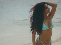 Тринчер оказалась под капельницей на Бали и рассекретила стоимость лечения