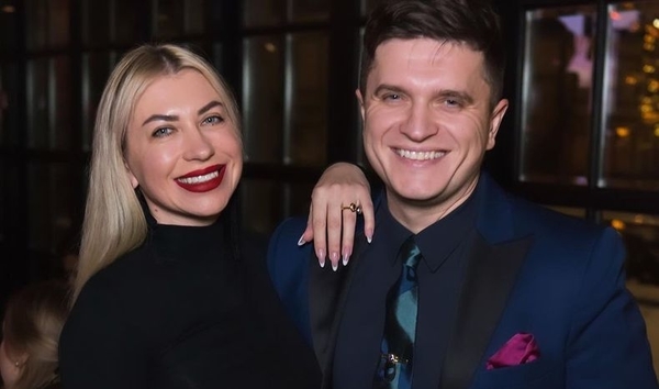 Дружина Анатолія Анатолича запостила їхнє архівне фото з весілля