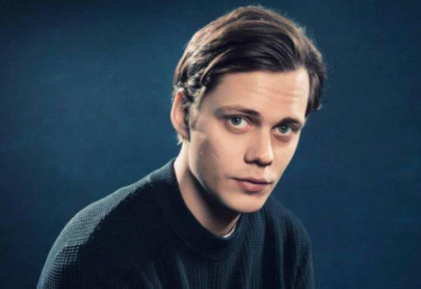 Звезда фильмов «Оно» Билл Скарсгард арестован за хранение наркотиков