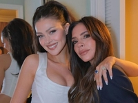 Невестка Виктории Бекхэм появилась на публике в винтажной куртке своей свекрови