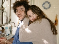 Селена Гомес поздравила бойфренда с 36-летием и показала их романтические фото