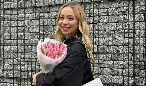 «Кто этот человек?»: Репяхова показала свое первое фото в паспорте