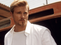 Звезда «Викингов» Александр Людвиг объявил о второй беременности жены