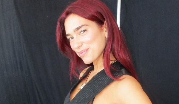 "Барби-русалка": Дуа Липа в купальнике поведала о поисках себя под водой