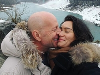 Тяжелобольной Брюс Уиллис празднует 69-летие: как его поздравила жена Эмма