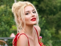 Миша Романова показала посиделки на студии с Максом Барских